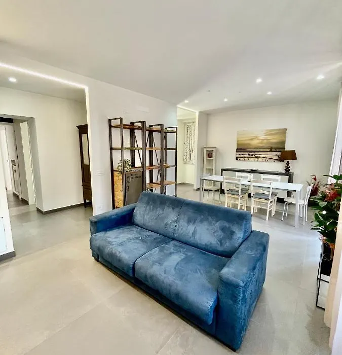 Privatehouseinrome-1